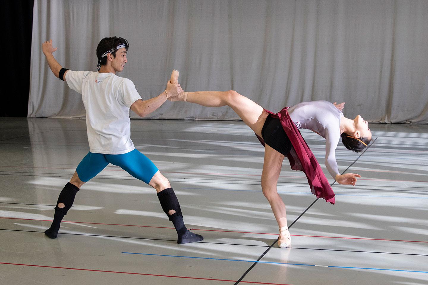 Minju Kang and Riku Ito rehearsing Geisha. Photo Lauren Godfrey.
