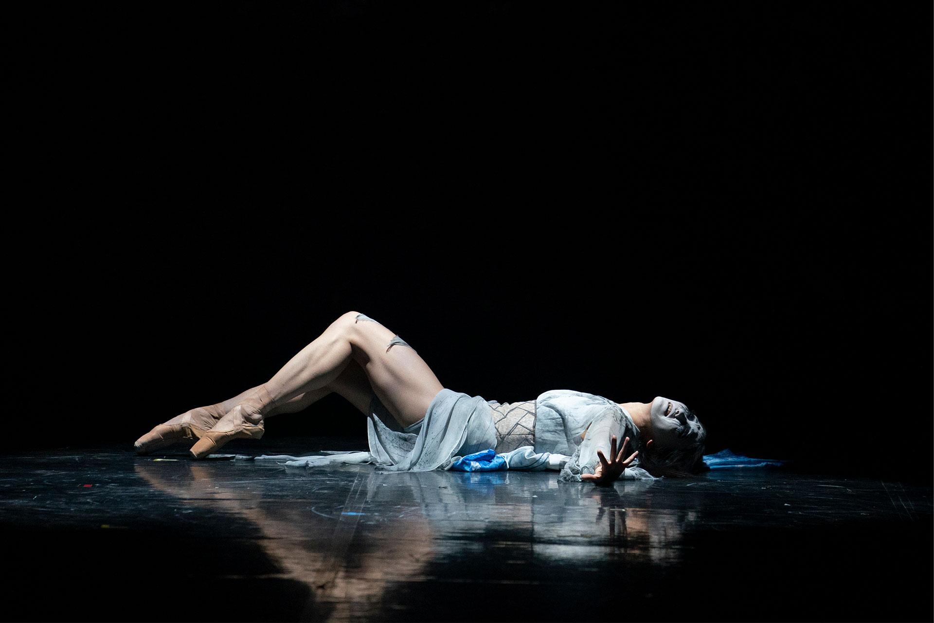 Okichi lays on her Geisha kimono in some distress