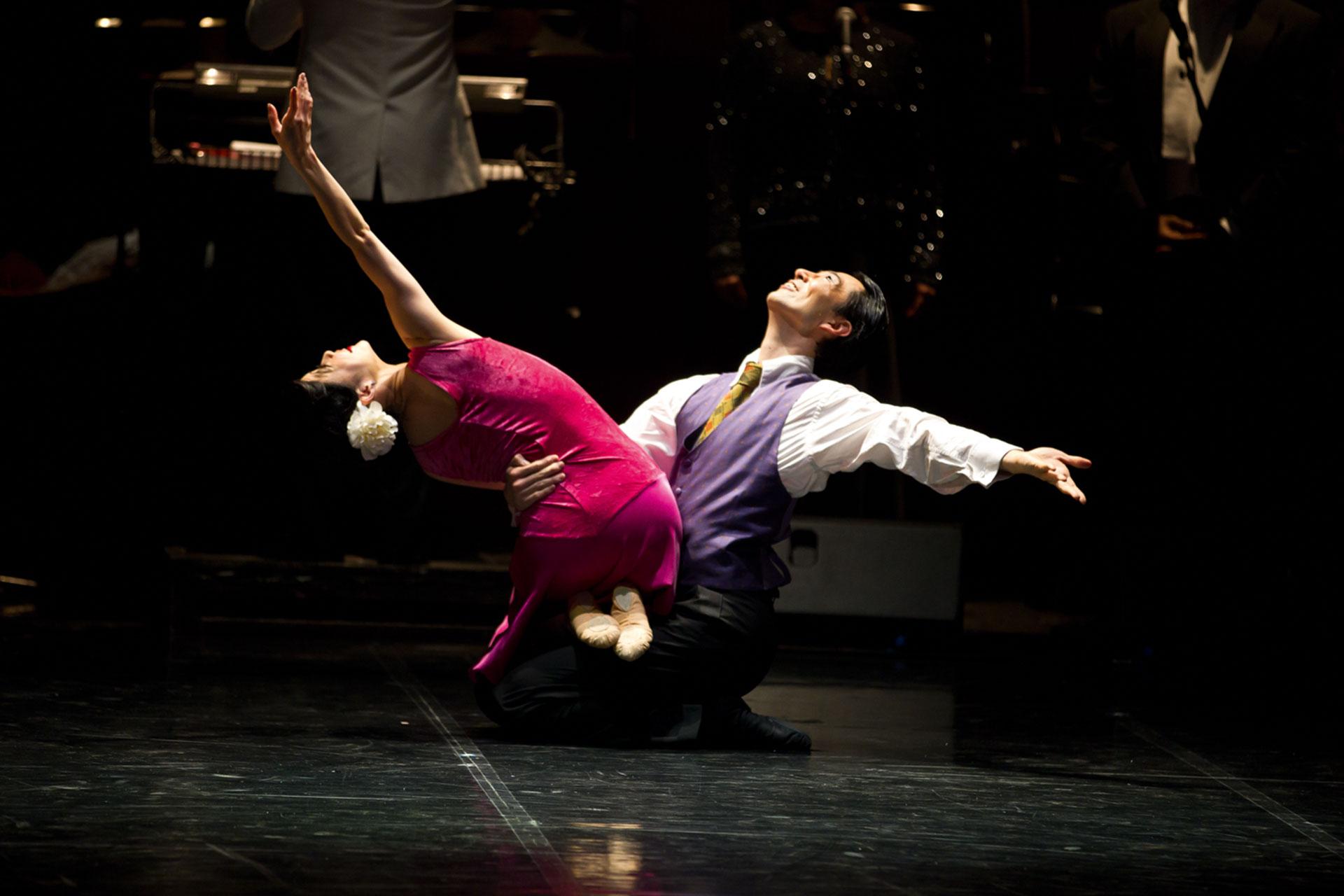 Ayana Kanda and Hironao Takahashi lean back in celebration which holding tight to each other