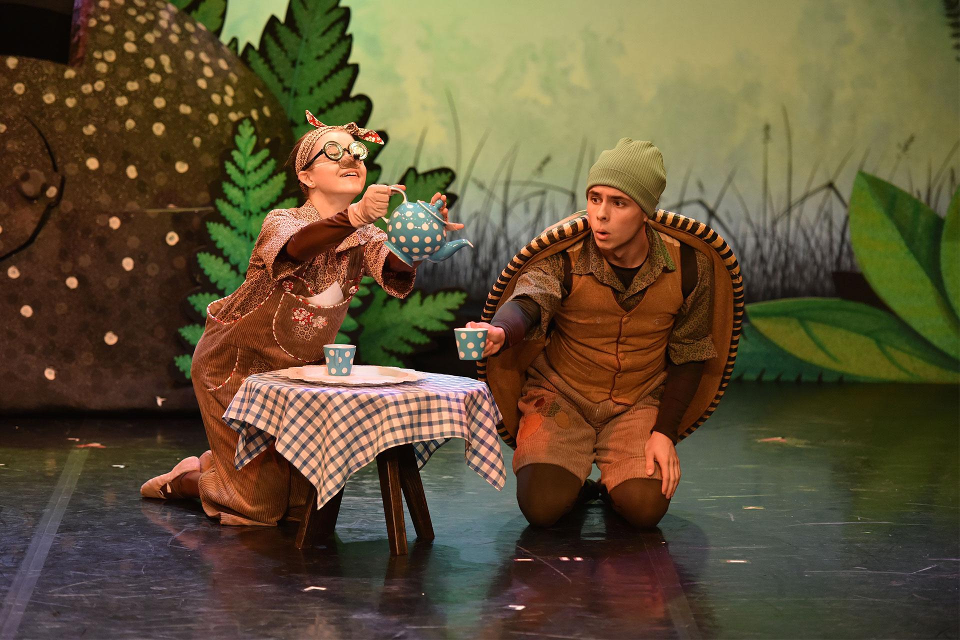 Molly the Mole serves Tortoise some tea