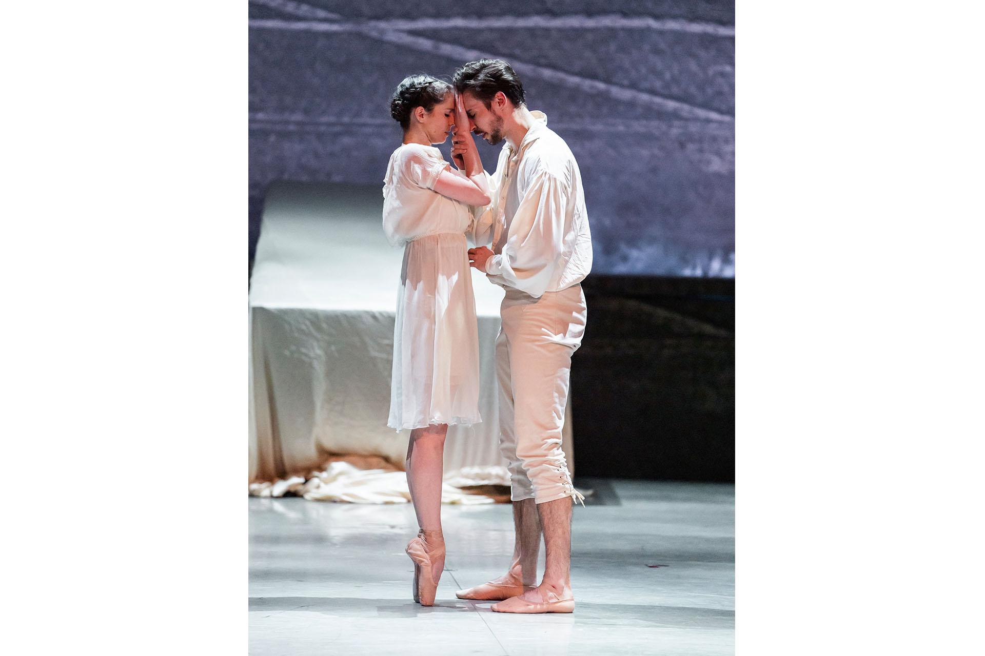 Head to head, Jane stands en point, only a hand between their touching foreheads, both Jane and Mr Rochester has their eyes closed