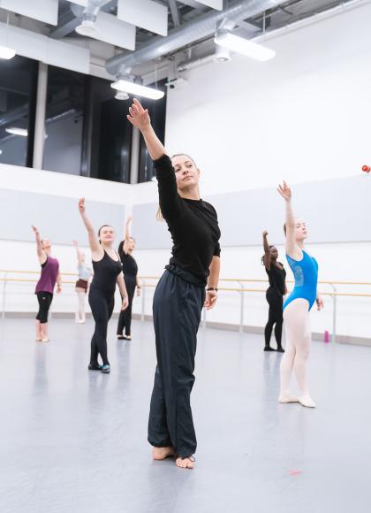Around 10 people participating in a ballet class